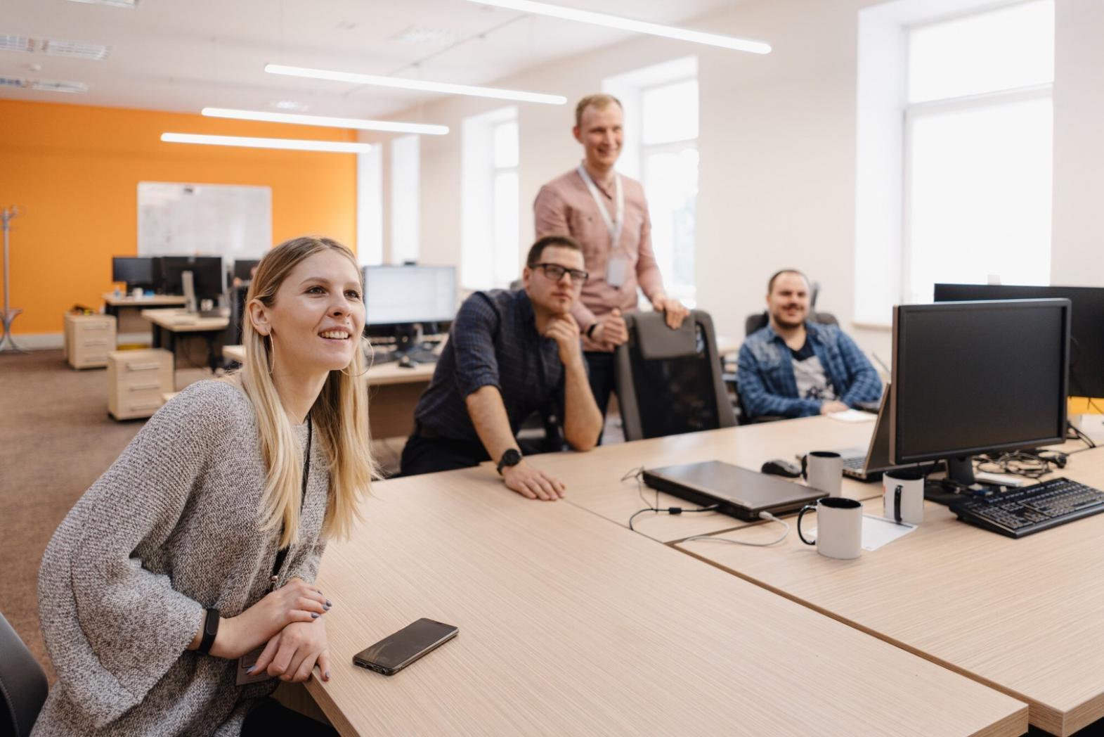 Sarah arbeitet an ihrer Budgetplanungs-App